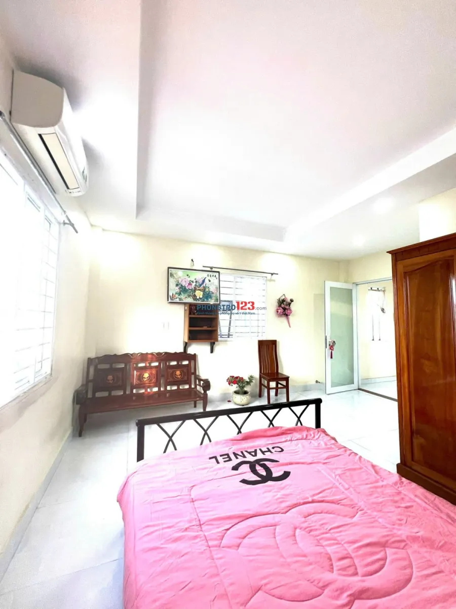 cho thuê căn hộ dịch vụ bancony toilet riêng Lê Văn Lương, giá 3.2
