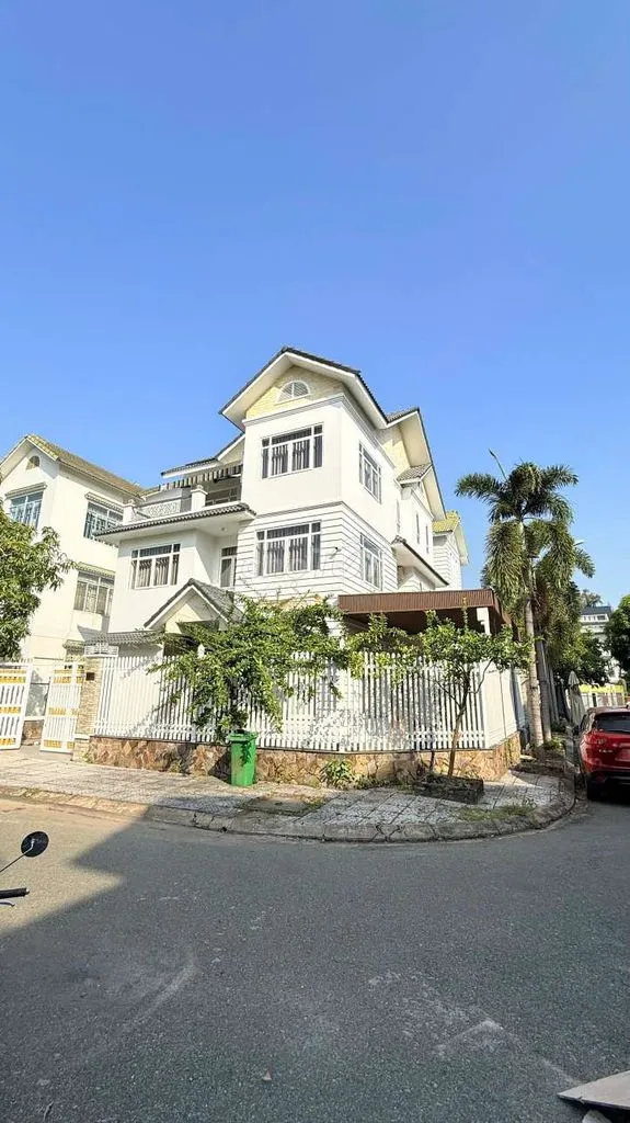 Biệt Thự Sadeco Khu Trung Sơn Nguyễn Văn Linh 1 Trệt 2 Lầu 16x18m