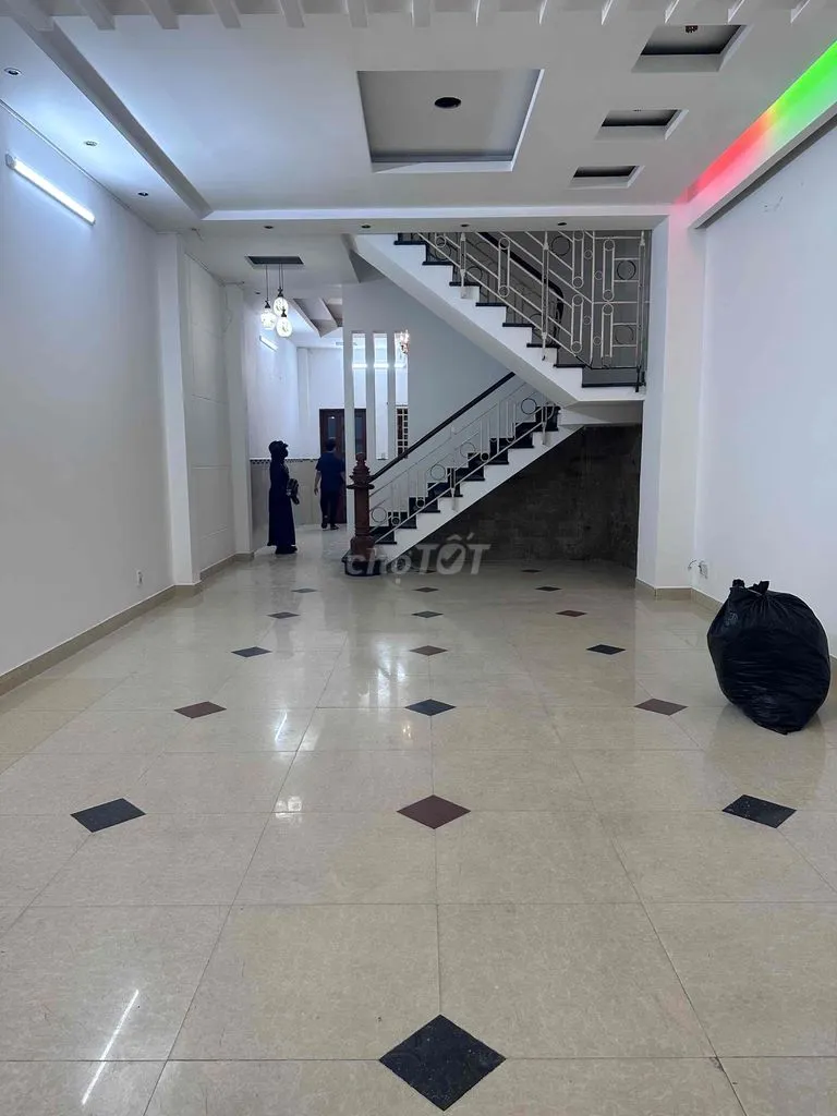 Cho thuê nhà mới sơn sửa lại đường số 32 sát Aeon mall