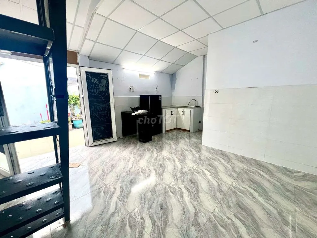 Nhà nguyên căn 1 trệt 1 lầu full nội thất ngay ĐH Bách Khoa Quận 10