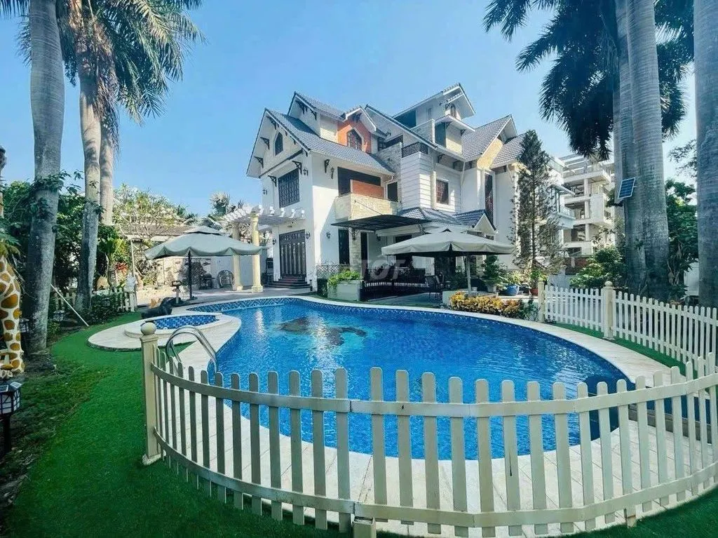 🔥🔥🔥 BIỆT THỰ SÂN VƯỜN, HỒ BƠI RIÊNG, NGUYỄN VĂN HƯỞNG, THẢO ĐIỀN, Q.2