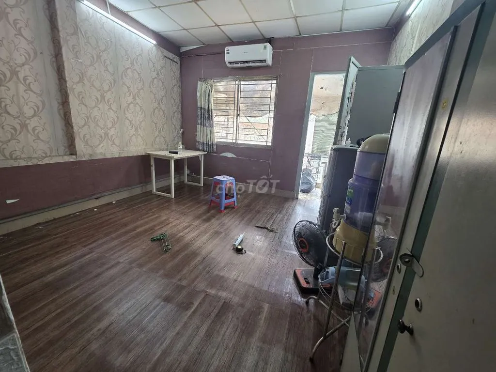 Phòng ban công hẻm oto sát Quận 1,chợ Thị Nghè