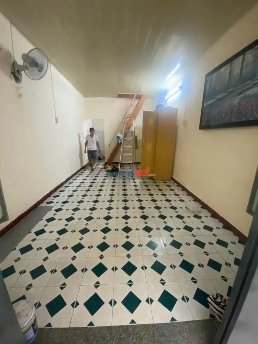 Nhà 1 lầu - 2p ngủ hẻm 281 Lý Thường Kiệt, Phú Thọ giá 9tr/tháng
