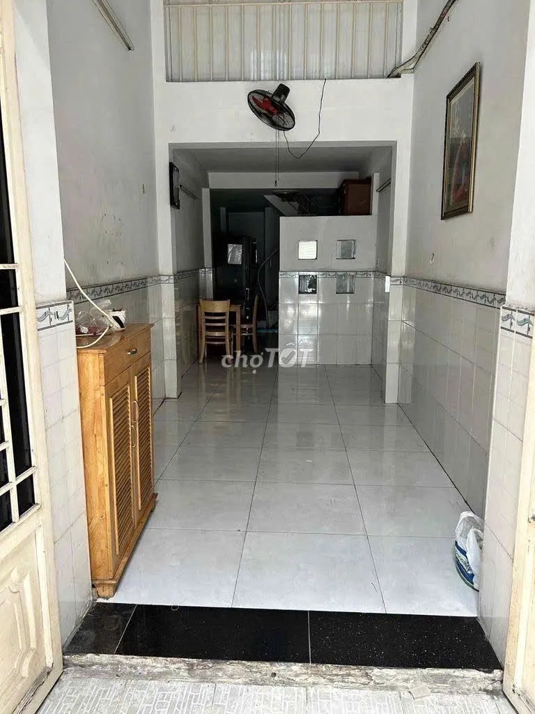 CHO THUÊ NHÀ HẼM 5M (XH) ĐƯỜNG CMT8, P. 13, Q. 10, 13,5TR.