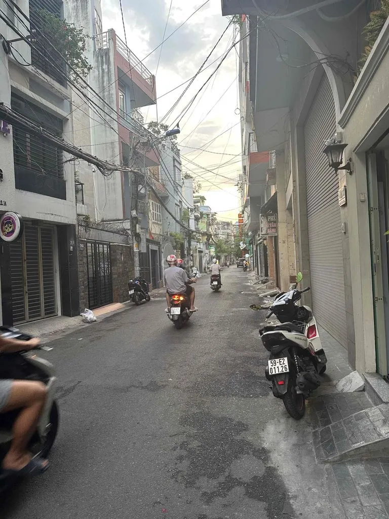 NHÀ HXT VIP 29/ ĐOÀN THỊ ĐIỂM- DT 7,5x7m - 4PN -18tr