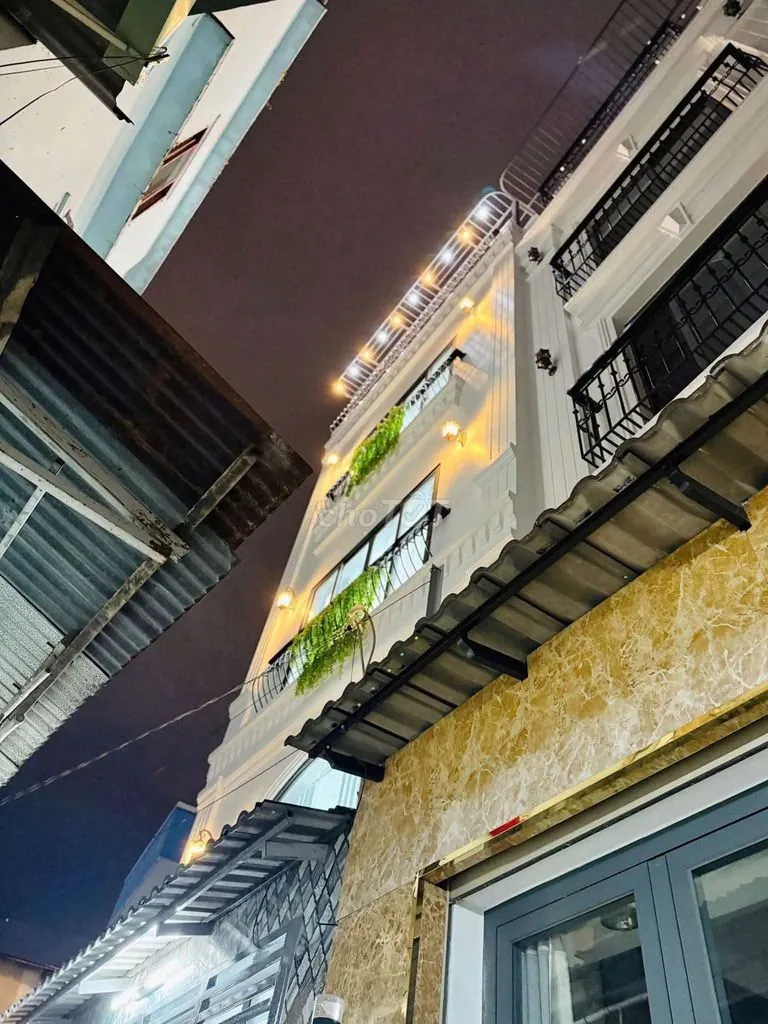 nhà mới sạch sẽ full nội thất
