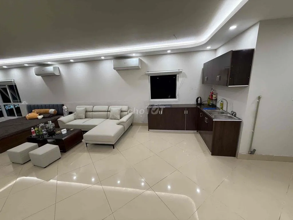 cho thuê căn hộ đầy đủ nội thất , phòng rộng rãi