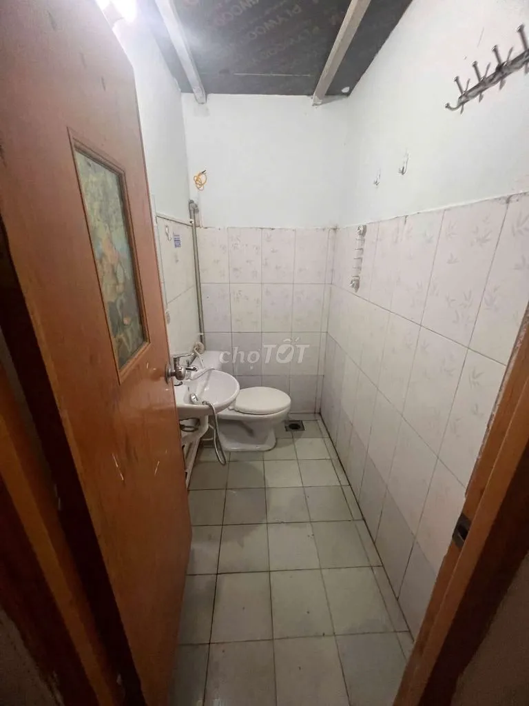 247 nguyễn văn linh phòng trọ vệ sinh khép kín .có gác xép ở luôn