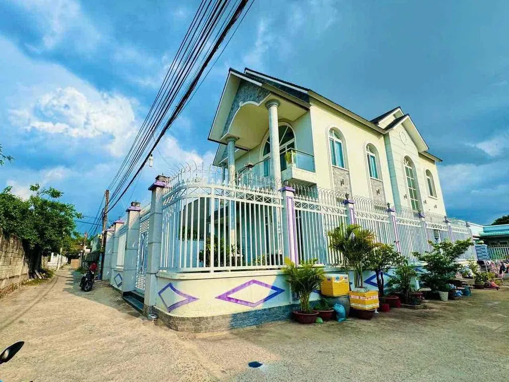 Bán căn nhà cải tạo thành căn hộ dich vụ cho sinh viên thuê