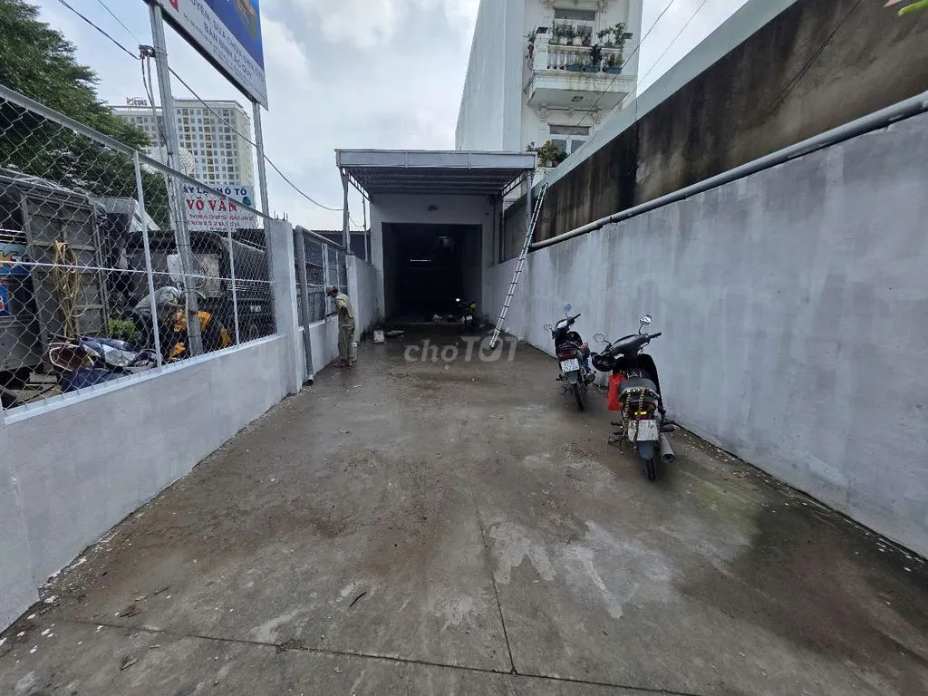 Nhà 195m mặt tiền kinh doanh Quốc Lộ 1k gần chợ Đông Hòa Dĩ An
