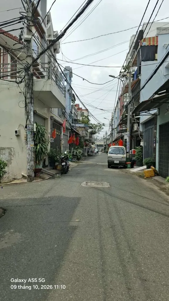 nhà gần trường học cấp123. đường nhựa xe tải 1 trệt 2 lầu