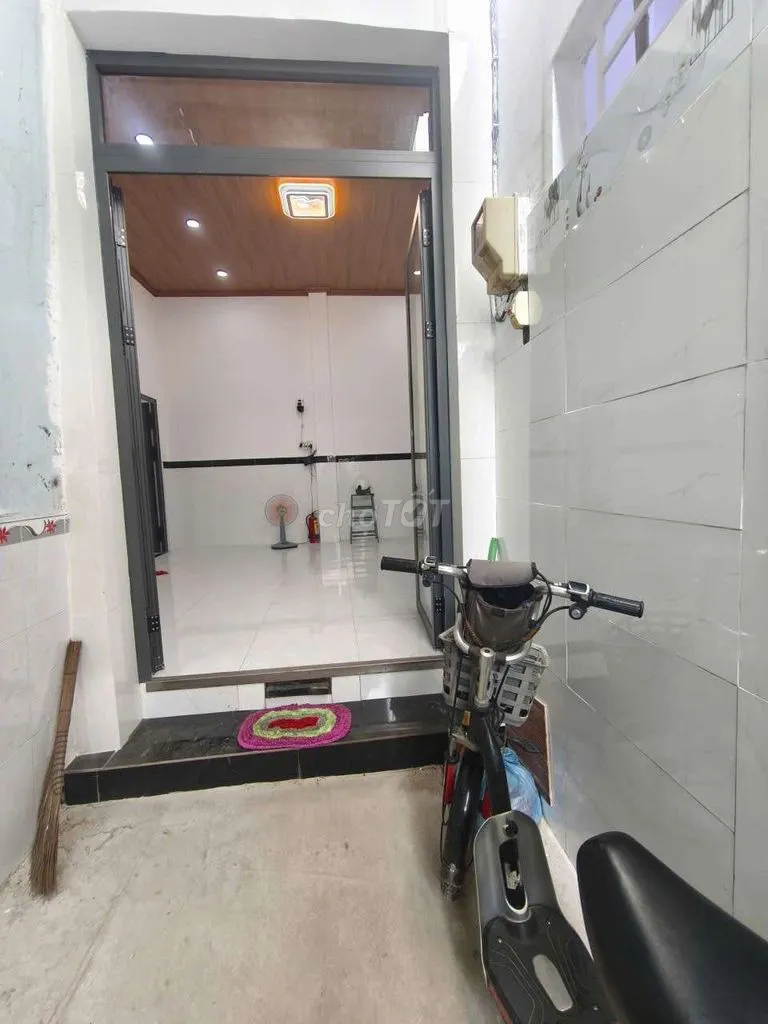nhà vị trí đẹp , chợ, siêu thị bạch hóa xanh, không quá 100m
