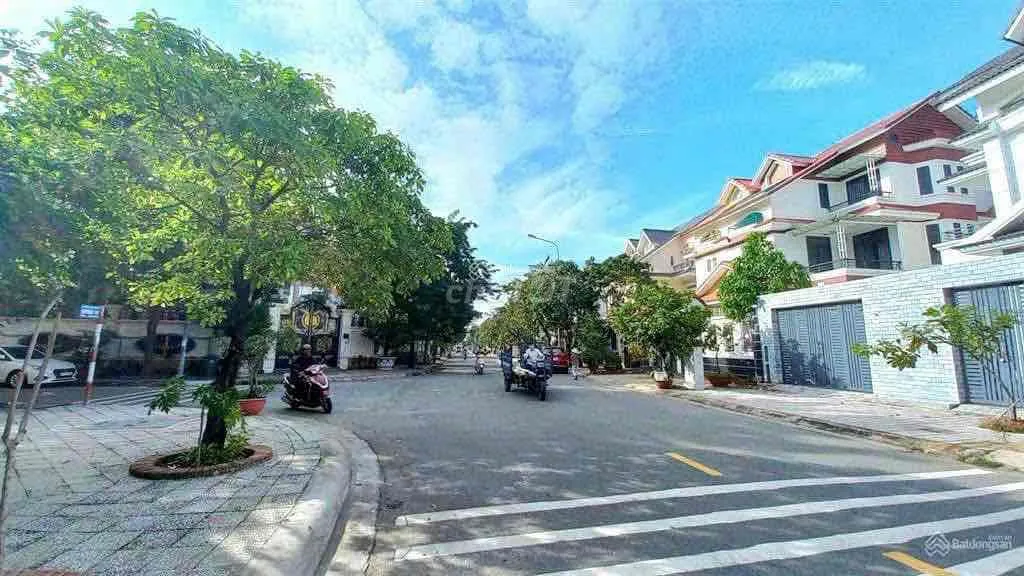 Biệt Thự 1T2L 8x20m gồm 4 phòng  KDC Khang Điền Q.9 gần Đỗ Xuân Hợp