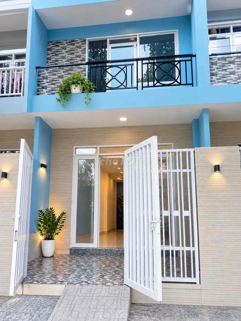 Nhà nguyên căn 1 trệt 1 lầu 2PN hẻm xe hơi - 7tr gần chợ Long Trường