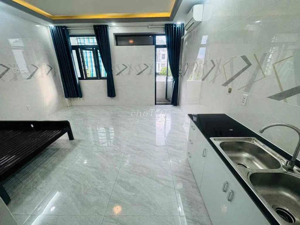 phần ban công mặt tiền đường Phạm Hùng nối dài. 35 m2