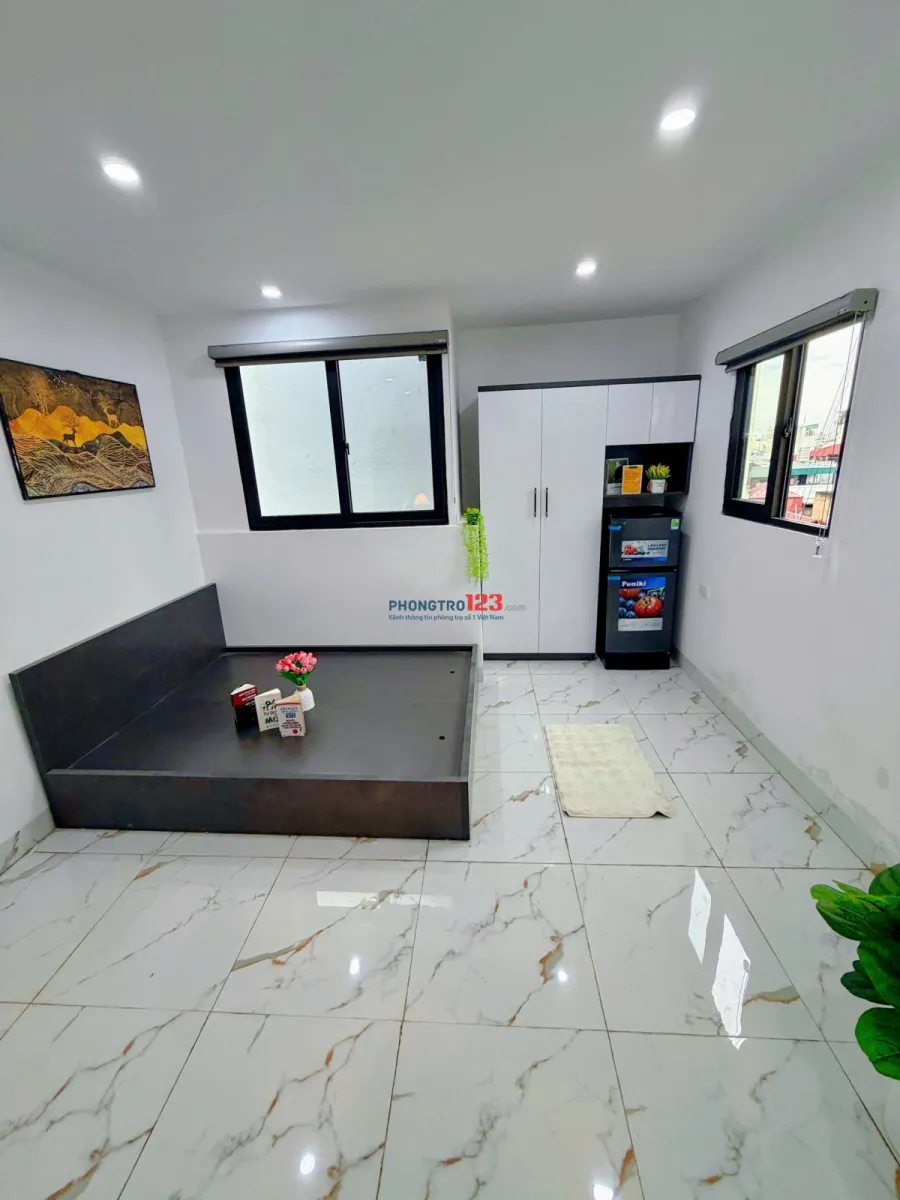 5Tr8 – Phòng CCMN 242 Đường Láng(Ở ngay – Thang máy – View chung cư thoáng đẹp)