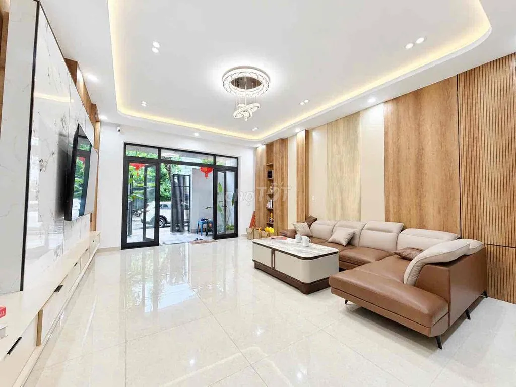 Nhà 3 tầng 4PN đường Bùi Công Trừng, Hoà Xuân