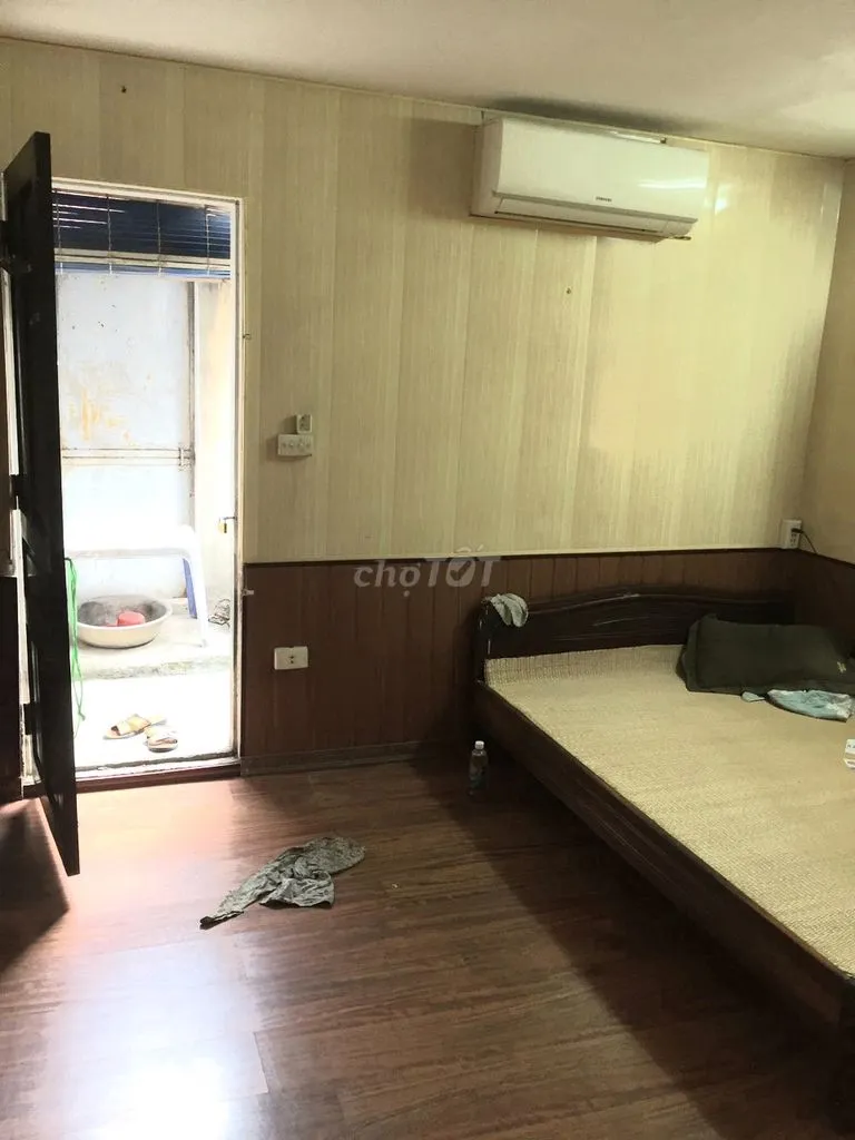 Cho hộ gia đình thuê căn hộ tập thể nhà A2 Giảng Võ