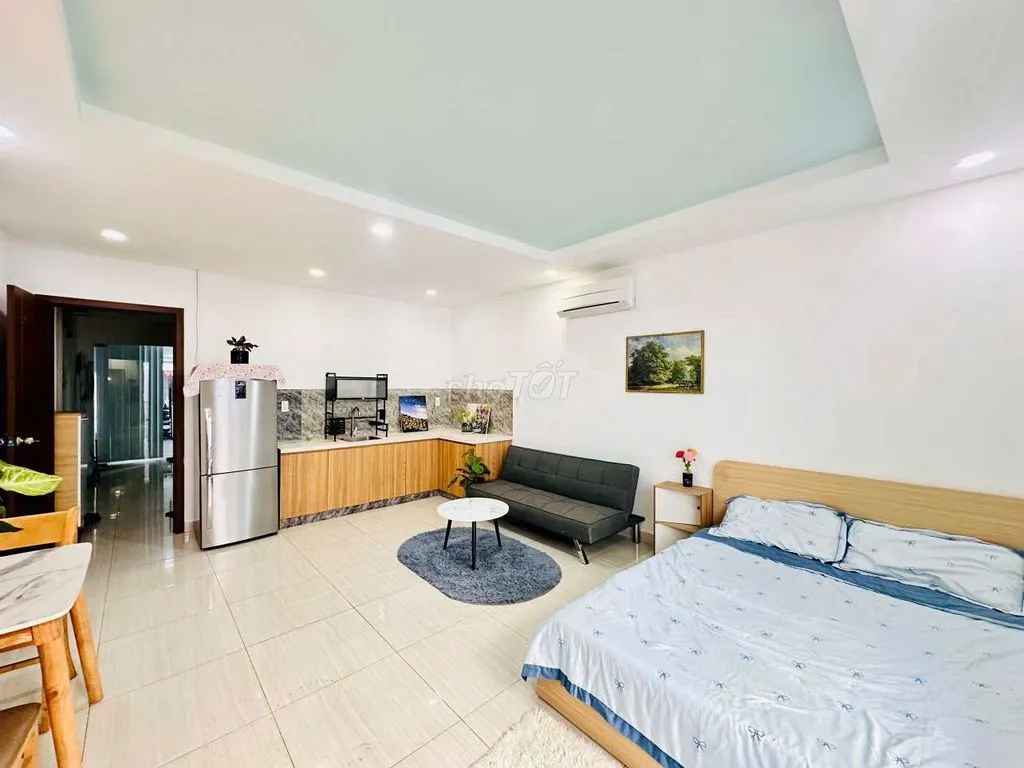 PHÒNG + SÂN SIÊU RỘNG 60M2,nằm giữa cv Lê Văn Tám và chợ Tân Định