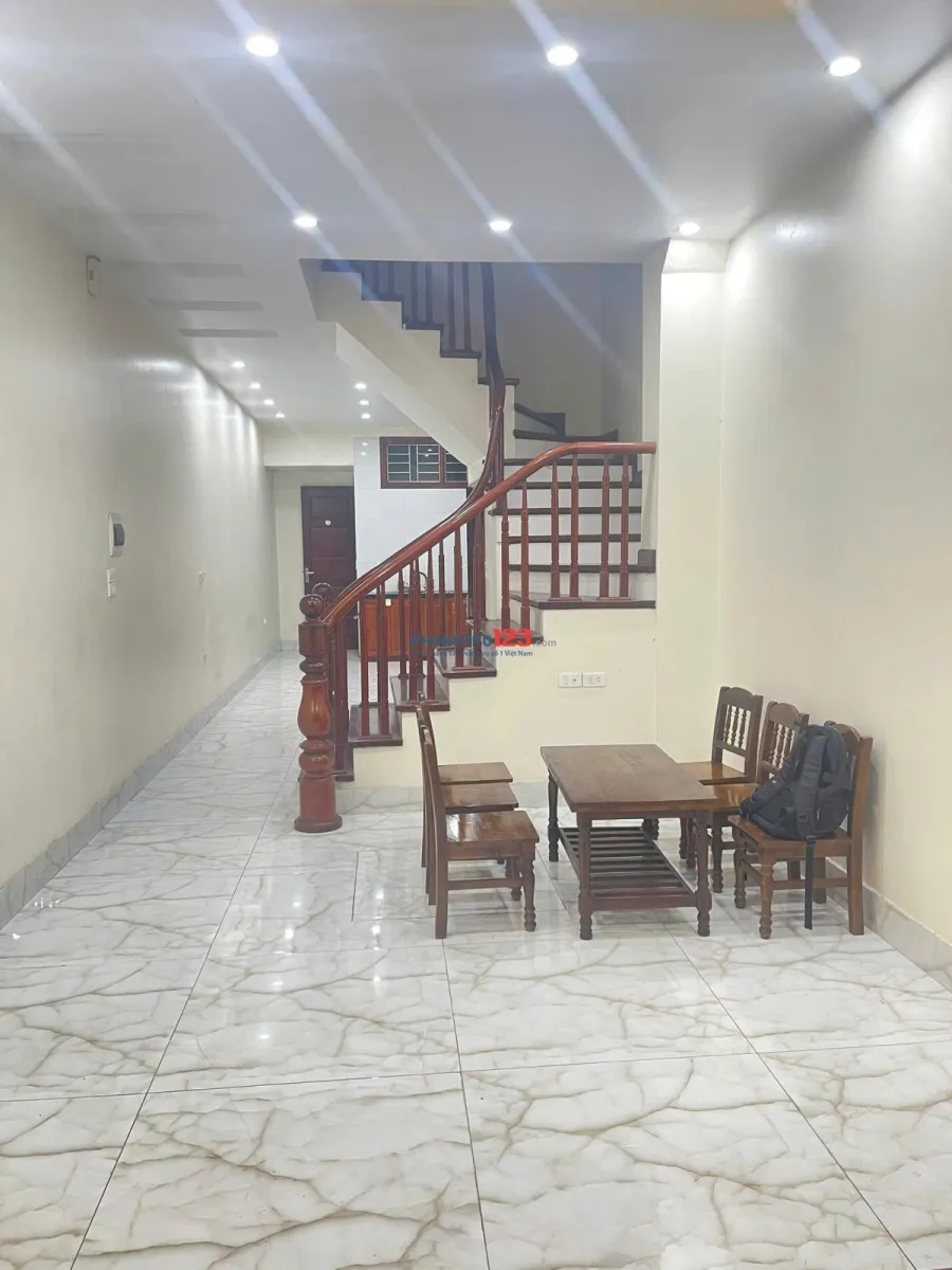 Nhà riêng 1/ Phan Xích Long, 94m2 sẵn nội thất, giá 14 tr/th 2PN, Ban công.