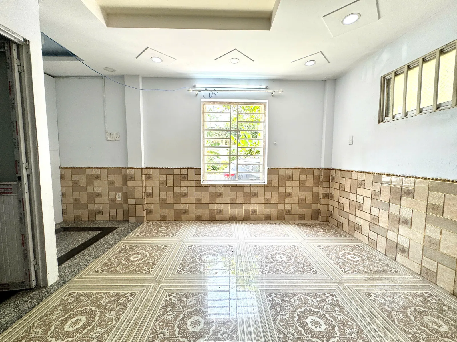 PHÒNG NGAY TRỆT CỬA SỔ LỚN THOÁNG
