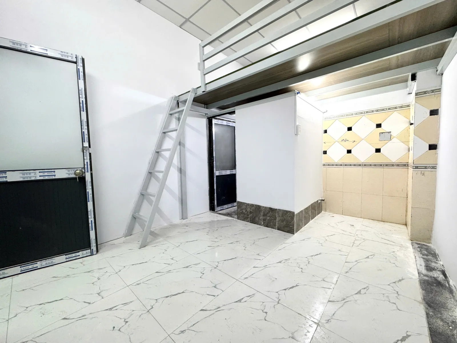 PHÒNG GÁC NGAY TRỆT CỬA SỔ LỚN THOÁNG