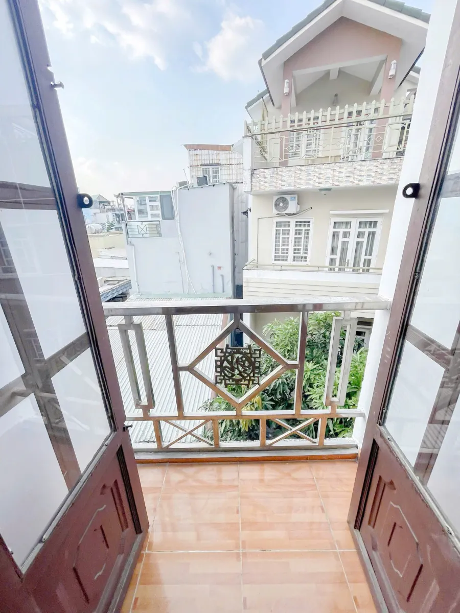 PHÒNG GIÁ RẺ CÓ BAN CÔNG RIÊNG