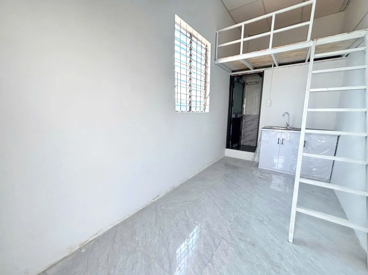 TRỐNG NHIỀU PHÒNG GÁC XÂY MỚI TOANH