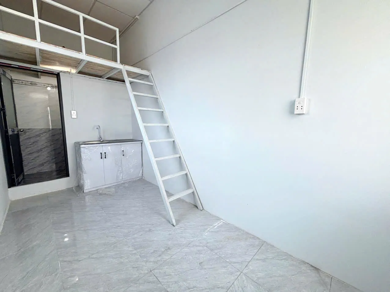 TRỐNG NHIỀU PHÒNG GÁC XÂY MỚI TOANH