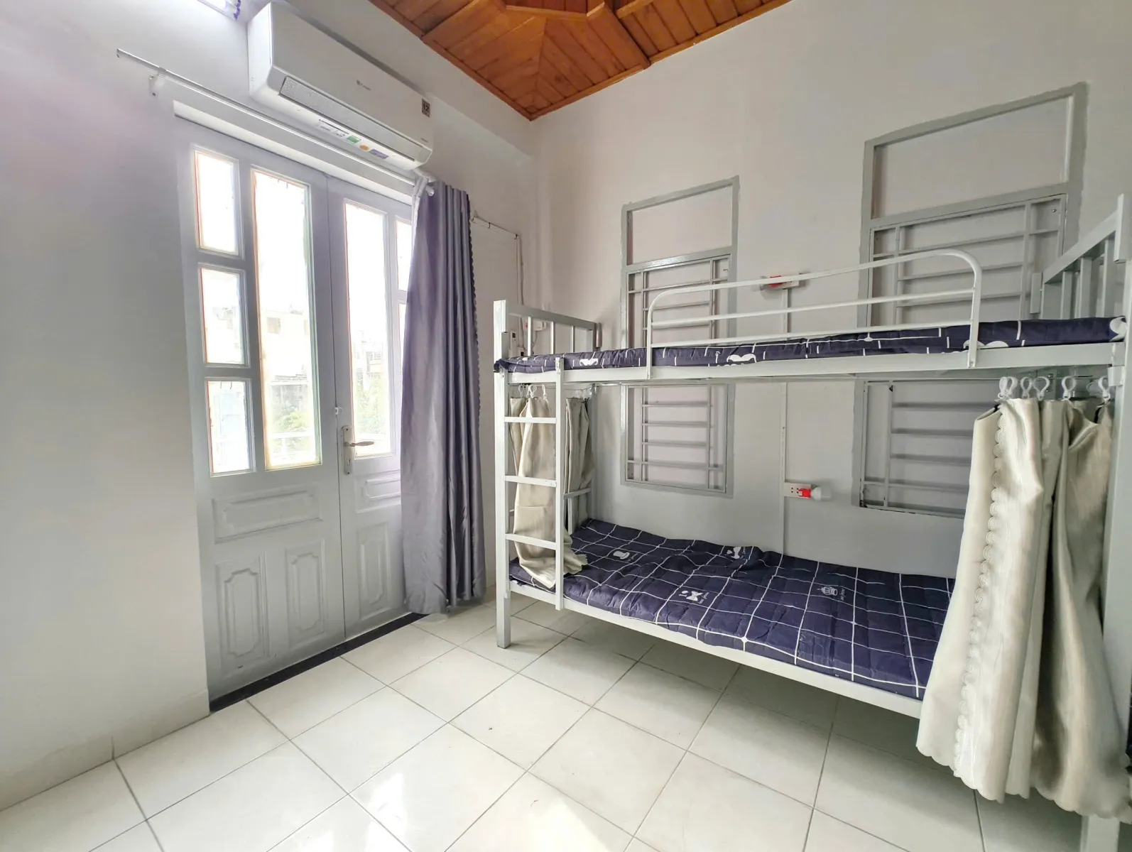 KTX MÁY LẠNH FULL TIỆN NGHI - MIỄN PHÍ TIỀN THUÊ THÁNG 09