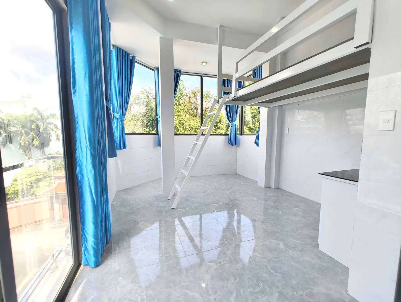DUPLEX BAN CÔNG SIÊU THOÁNG CỬA SỔ LỚN