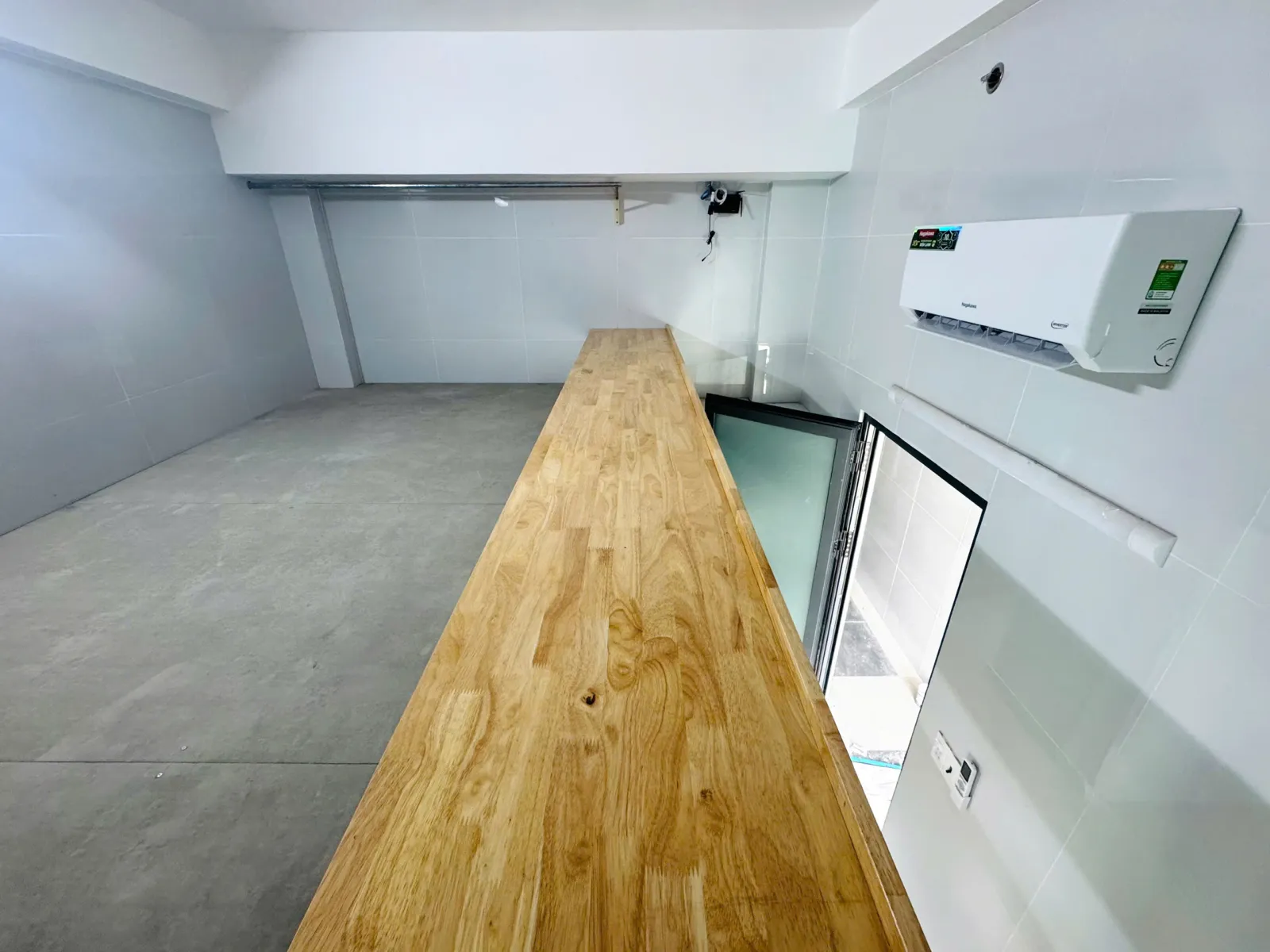 PHÒNG MỚI XÂY GẦN KHU CNC - NỘI THẤT CƠ BẢN - MIỄN PHÍ GIỮ XE