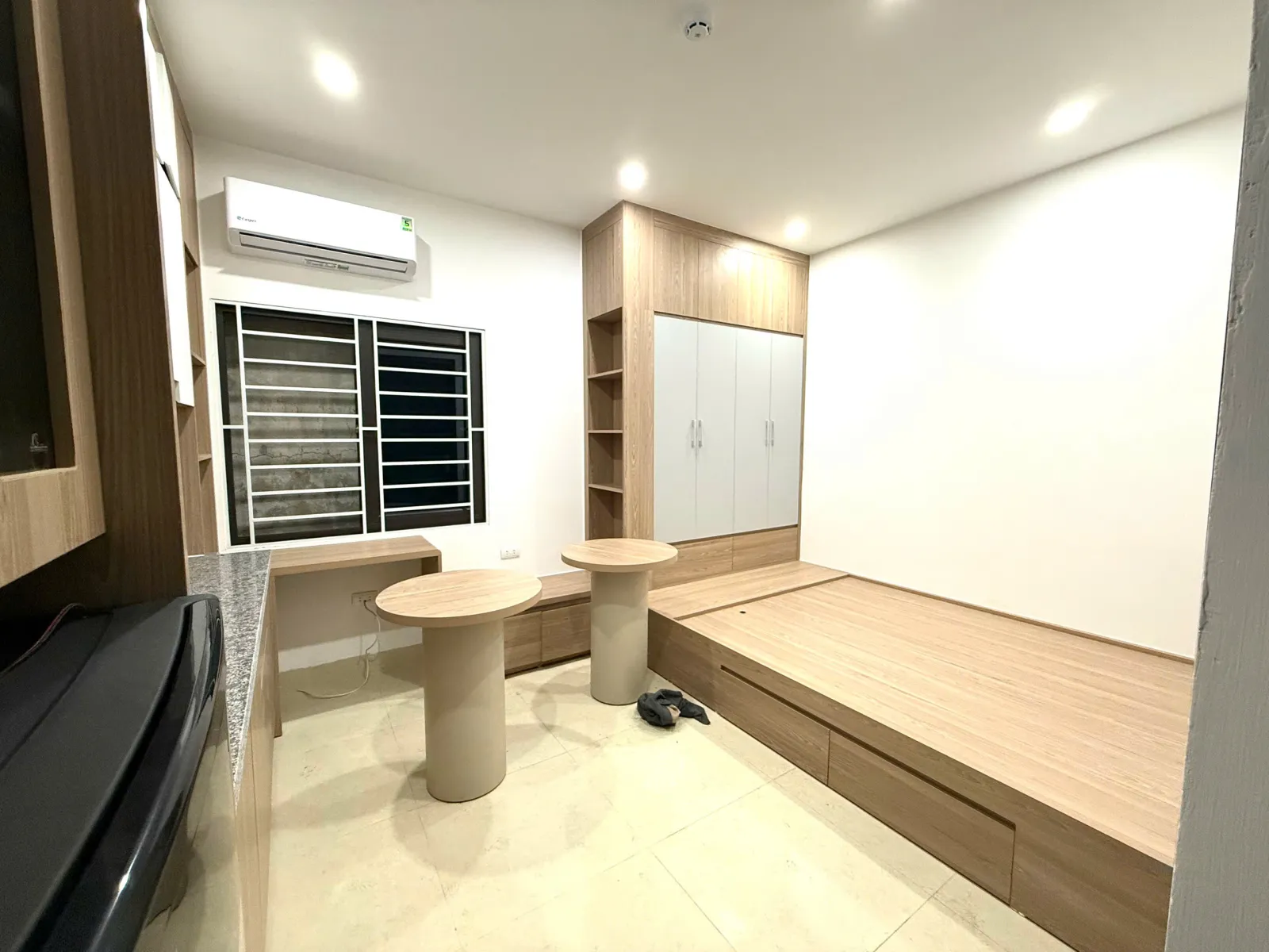 Phòng Full Nội Thất – Cửa Sổ Thoáng – Thang Máy – Yên Nghĩa