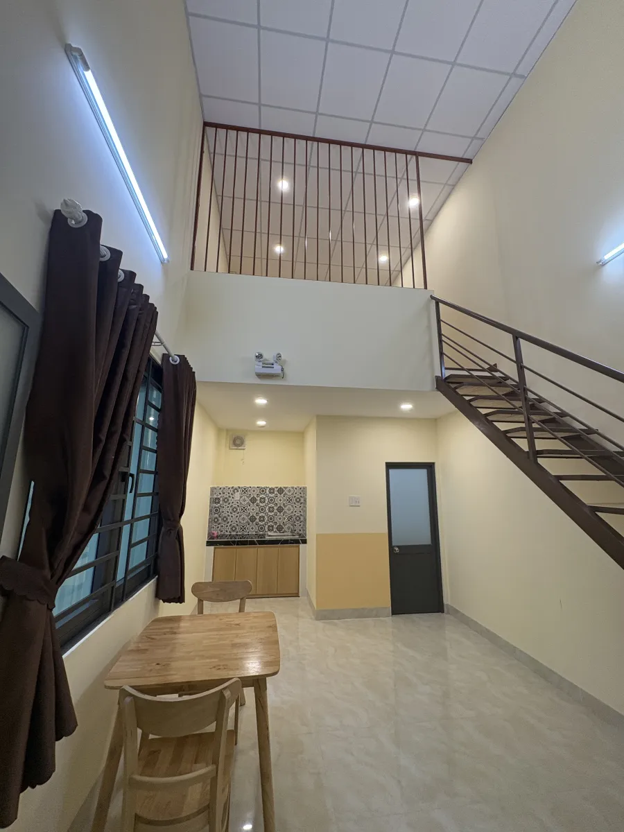 Cho thuê phòng 28m² có gác cao, WC + bếp riêng, giờ giấc tự do, khu Bình Trưng, 5tr/tháng