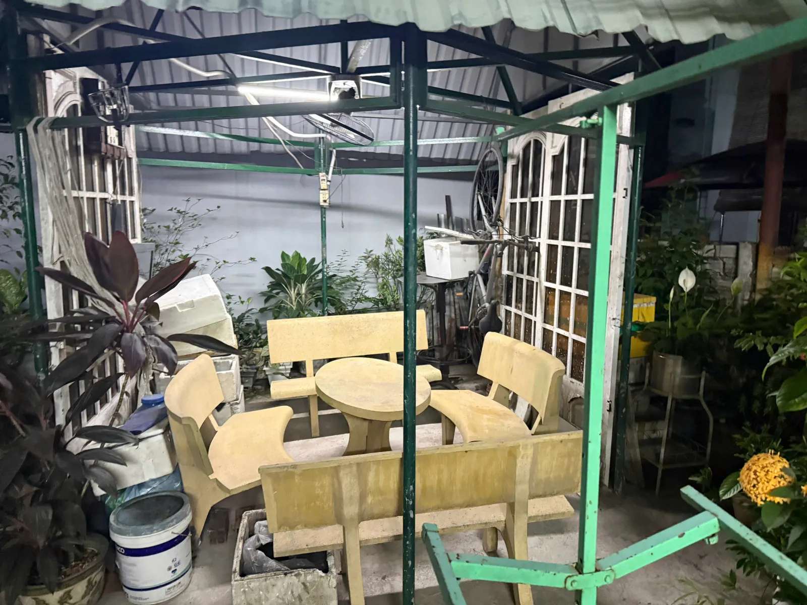 Cho thuê phòng trọ diện tích 24m2 - đường số 42 - WC Riêng - Phòng bếp riêng - có sân vườn chung 