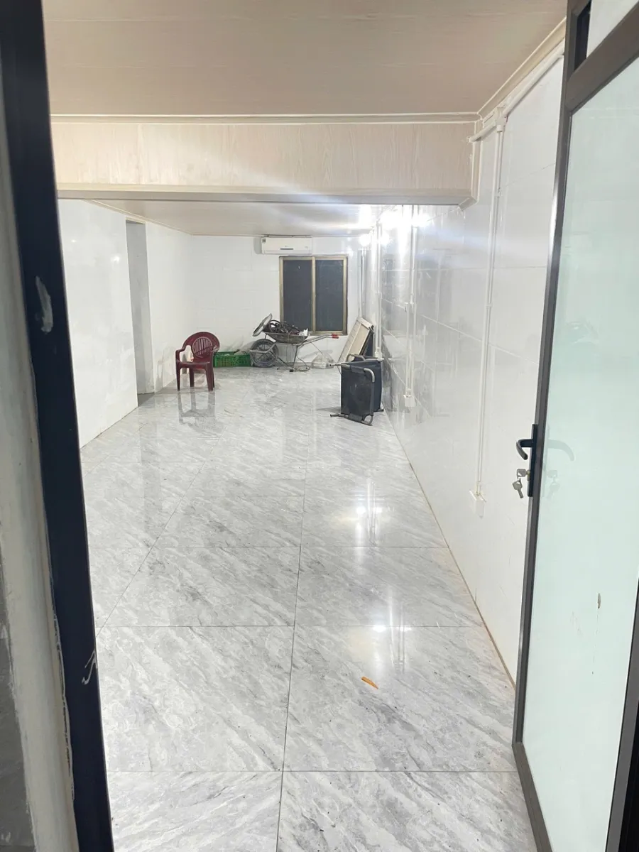 ? CHO THUÊ NHÀ – PHÙ HỢP HỘ GIA ĐÌNH  Cho thuê nhà chính chủ tại ngõ 161 Dương Văn Bé, khu tập thể Viện 108  Vệ sinh khép kín  Mặt sàn rộng, có thể ngăn thành  2- 3 phòng (35m2)  Nhà mới sửa,