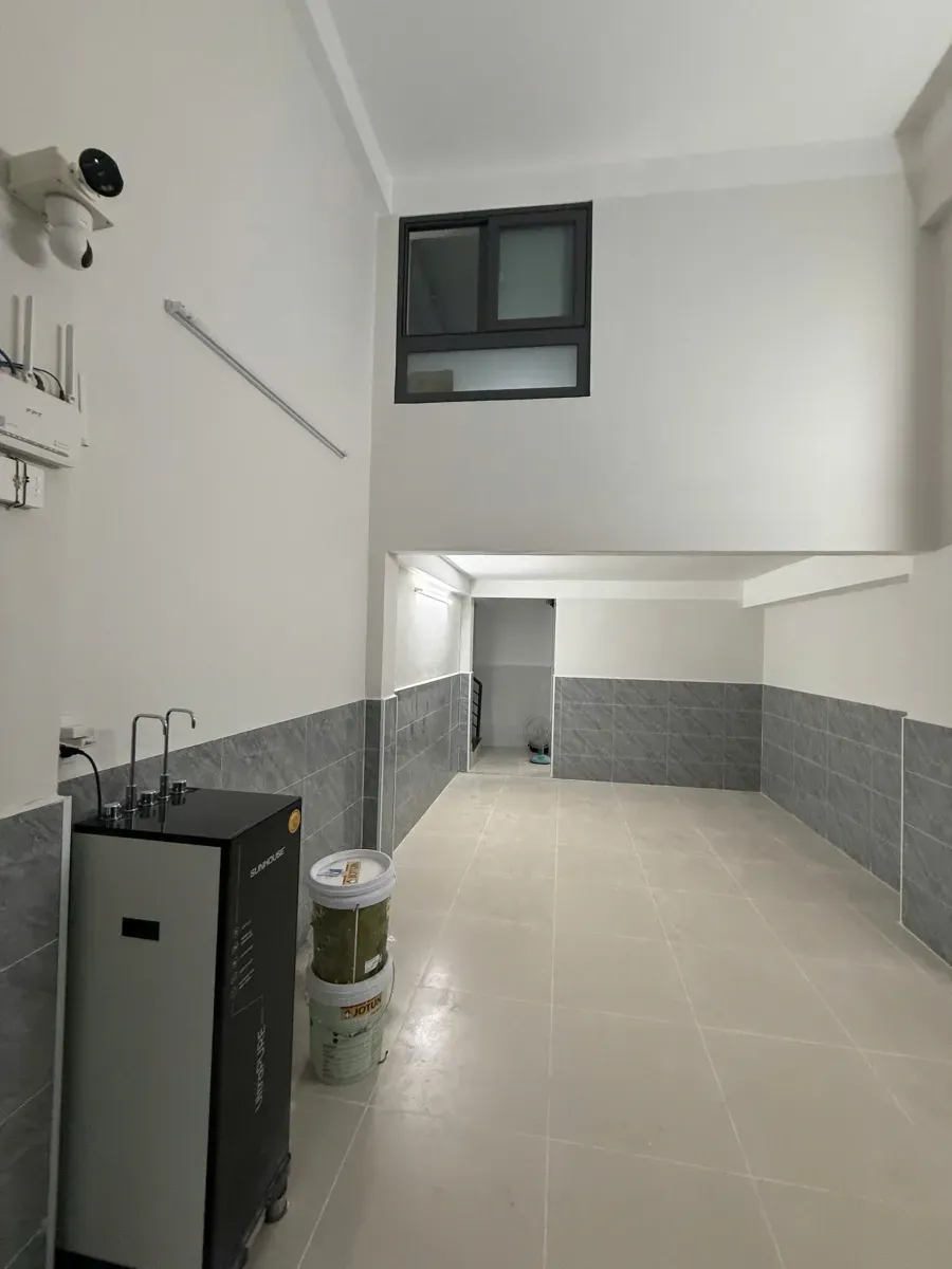 PHÒNG TRỌ MỚI TINH CÓ GÁC & BAN CÔNG SIÊU THOÁNG – NGAY ĐỐI DIỆN BV HÒA HẢO, QUẬN 10